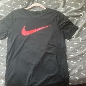 Black Nike t shirt